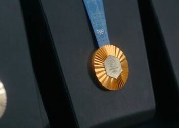 Medalhas são apresentadas (Crédito: CazéTV/Reprodução)