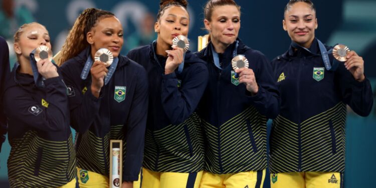 Meninas da ginástica trouxeram o bronze histórico (Crédito: Getty Images)
