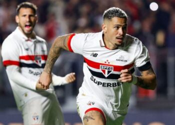 Luciano comemora o primeiro gol (Crédito: Rubens Chiri/SPFC)