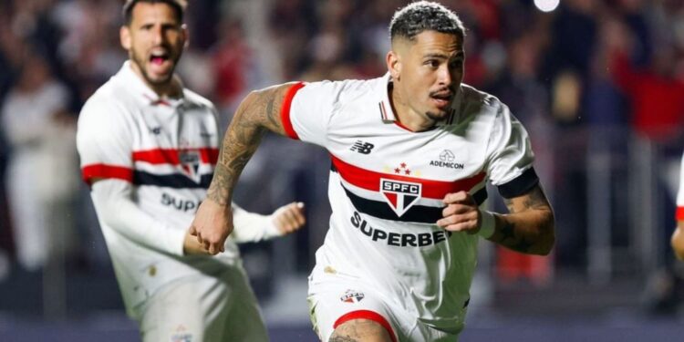 Luciano comemora o primeiro gol (Crédito: Rubens Chiri/SPFC)