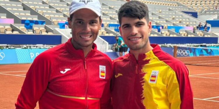 Olimpíada: Nadal e Alcaraz postam foto juntos vestindo uniforme da Espanha (Crédito: Reprodução / X (@carlosalcaraz))