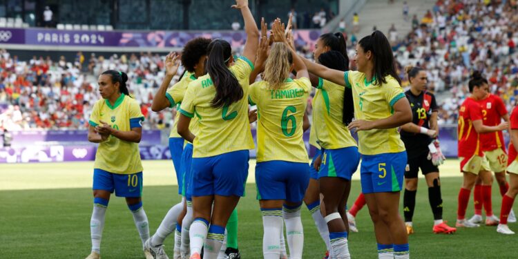 Apesar das duas derrotas, o Brasil avança às quartas no futebol feminino (Crédito: Getty Images)