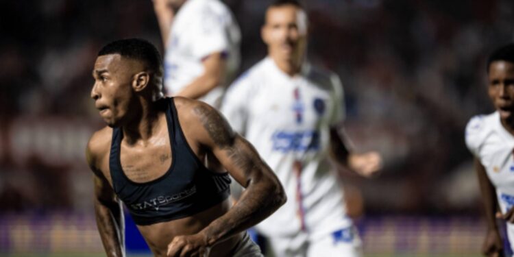 Jean Lucas comemora gol de empate do Bahia contra o Atlético-GO (Crédito: Letícia Martins/ EC Bahia)