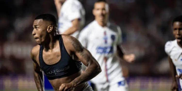 Jean Lucas comemora gol de empate do Bahia contra o Atlético-GO (Crédito: Letícia Martins/ EC Bahia)