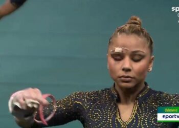 Flávia Saraiva acabou se machucando durante treino e cortou seu supercílio (Crédito: Reprodução)