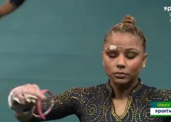Flávia Saraiva acabou se machucando durante treino e cortou seu supercílio (Crédito: Reprodução)