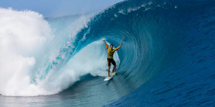 Medina é especialista nas ondas de Teahupoo (Crédito: WSL/Divulgação)