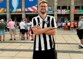 Gabrielzão é botafoguense apaixonado (Crédito: Divulgação)