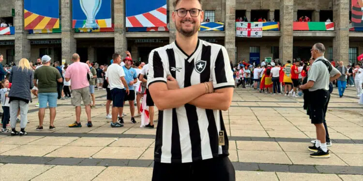 Gabrielzão é botafoguense apaixonado (Crédito: Divulgação)