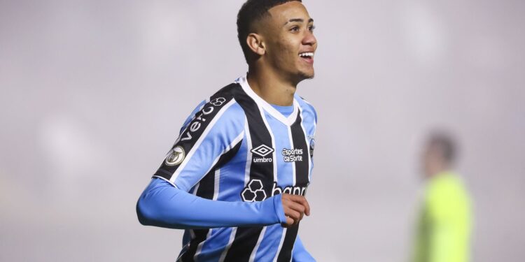 Grêmio recebe proposta de clube da Premier League por jovem atacante (Crédito: Getty Images)