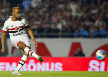 Lucas marca de pênalti em empate entre São Paulo e Botafogo (Crédito: Getty Images)