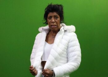 Márcia Fu precisou ser levada ao hospital após sentir fortes dores em suas costas (Crédito: Reprodução/Redes sociais)