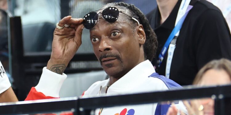 Snoop Dogg tem sido visto diariamente ao lado de grandes nomes do esporte (Crédito: Getty Images)