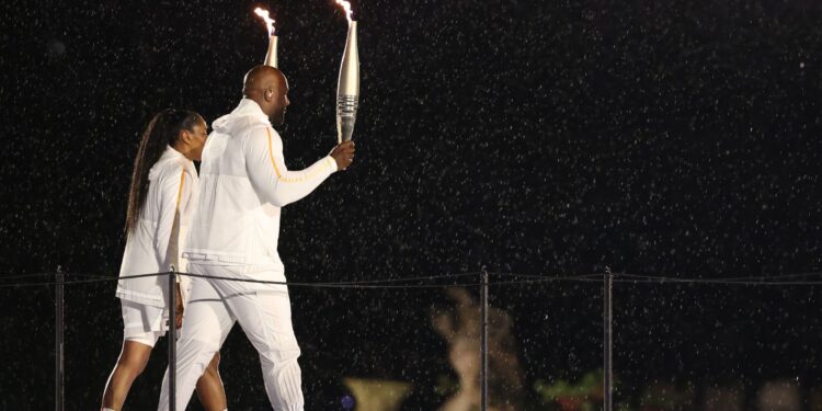 Quem são os atletas que acenderam a pira olímpica em Paris? (Crédito: Getty Images)