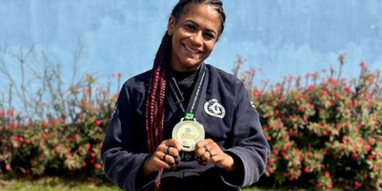 Faixa-preta de jiu-jitsu foi revelada em projeto social (Crédito: Divulgação)