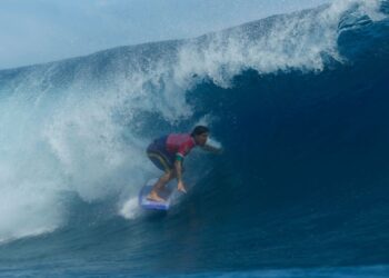 Gabriel Medina pega tubo (Crédito: Getty Images)