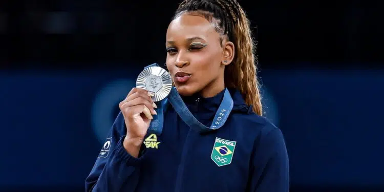 Ginasta pode se tornar a maior medalhista da história do país (Crédito: Wander Roberto/COB)