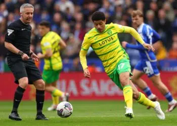 Gabriel Sara atuando pelo Norwich (Crédito: Getty Images)