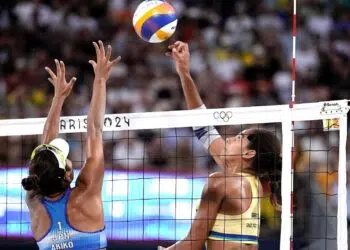 Elas enfrentarão as letãs Tina Graudina e Anastasija Samoilova (Crédito: Alexandre Loureiro/COB)