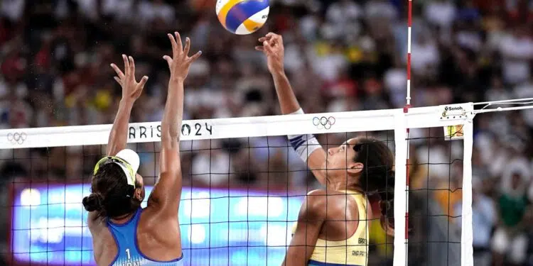 Elas enfrentarão as letãs Tina Graudina e Anastasija Samoilova (Crédito: Alexandre Loureiro/COB)