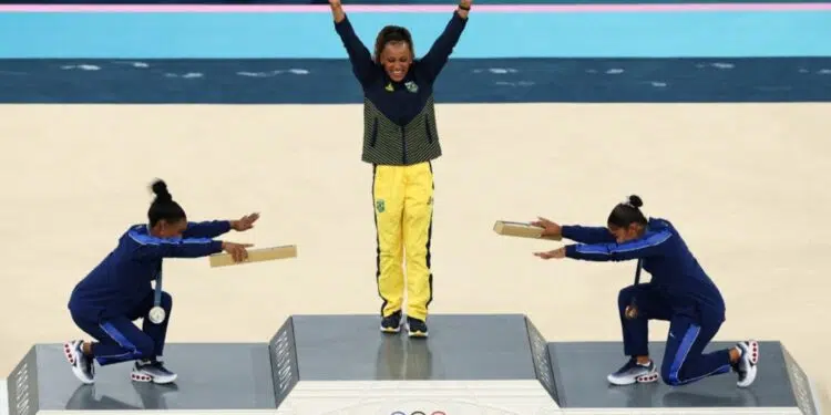 Rebeca superou Biles no solo (Crédito: X/Reprodução)