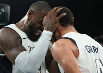 LeBron e Curry foram cruciais na vitória (Crédito: Getty Images)