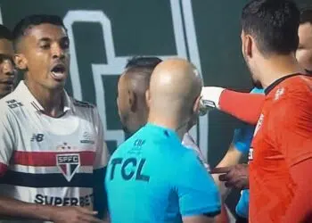 Jogo terminou com duas expulsões (Crédito: Prime VIdeo/Reprodução)