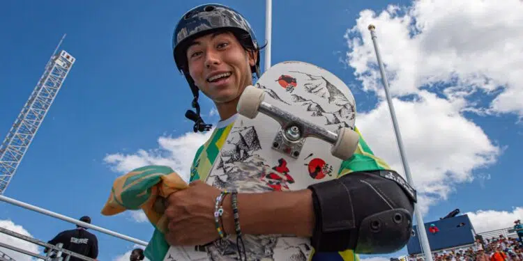 Augusto Akio é bronze no skate park (Crédito: Getty Images)