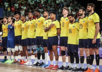Seleção masculina faz jogo apagado e perde por 3 sets a 1 (Crédito: Getty Images)