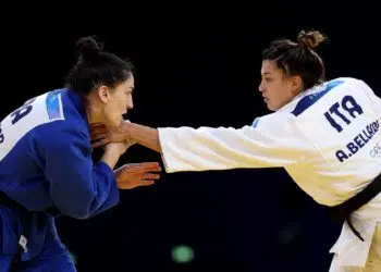 Mayra Aguiar se emociona após derrota na estreia (Crédito: Getty Images)