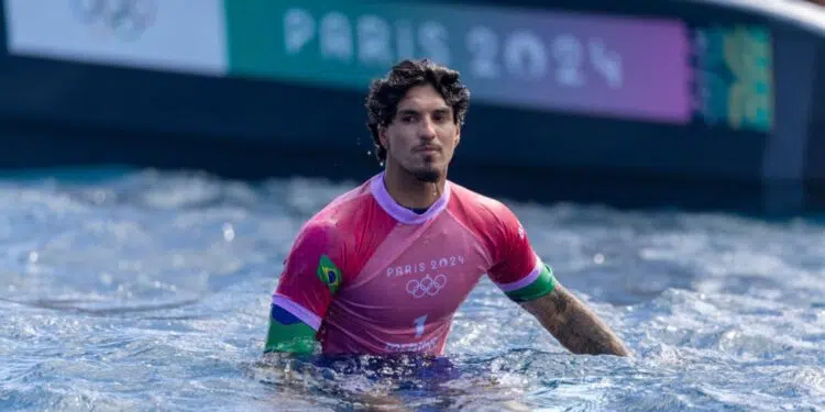 Assim como em Tóquio, o surfista foi eliminado nas semifinais da modalidade (Crédito: Getty Images)