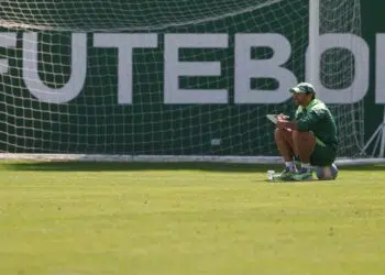 Membros de torcida organizada invadem o CT do Palmeiras (Crédito: Cesar Greco / Palmeiras)