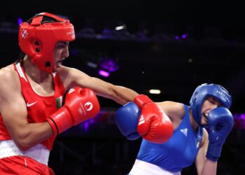 Imane Khelif lutou contra a italiana Angela Carini, que desistiu da luta em poucos segundos (Crédito: Getty Images)