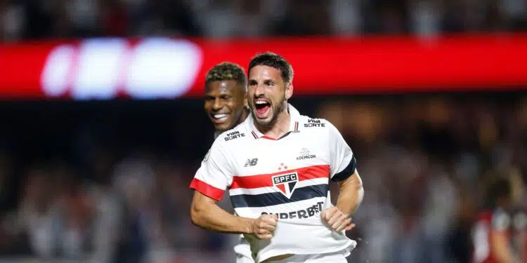 São Paulo e Atlético-GO pelo Brasileirão (Crédito: Flickr São Paulo / Paulo Pinto)