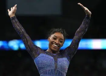 Biles brilha e conquista o ouro no individual geral; Rebeca leva a prata (Crédito: Getty Images)