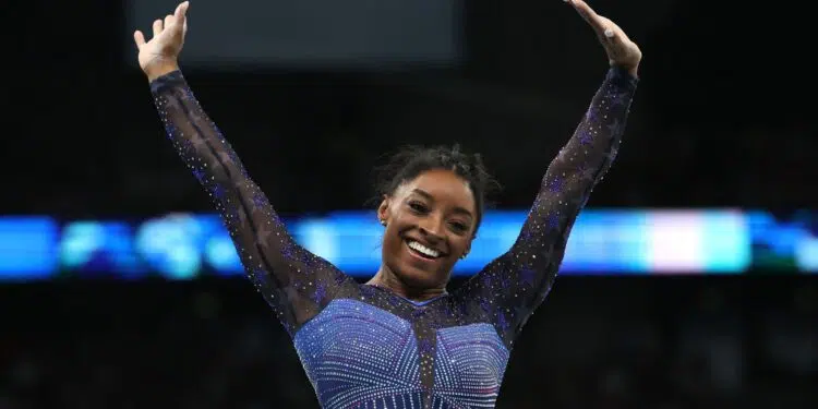 Biles brilha e conquista o ouro no individual geral; Rebeca leva a prata (Crédito: Getty Images)