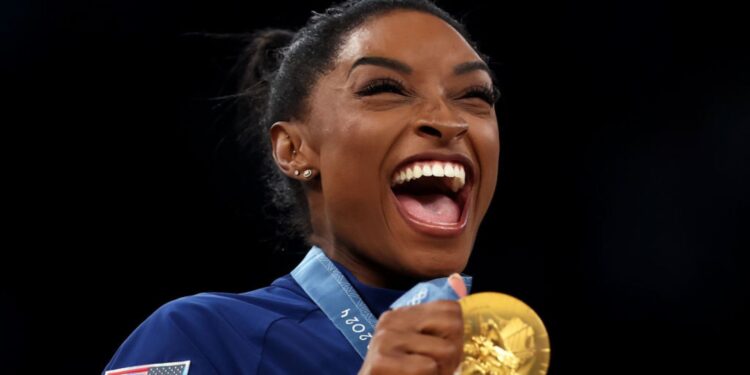 Rebeca Andrade ficou a apenas 1.199 pontos de Simone Biles na ginástica individual (Crédito: Getty Images)