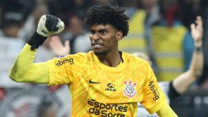 Hugo Souza supera Cássio em nova atuação decisiva no Corinthians