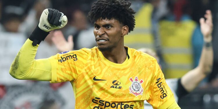 Hugo Souza supera Cássio em nova atuação decisiva no Corinthians