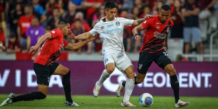 Athletico-PR perde para o Grêmio no Brasileirão 2024 (Crédito: Lucas Uebel/Grêmio/Flickr)
