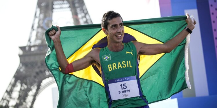 Caio Bonfim, medalhista de prata em Paris 2024 (Crédito: Alexandre Loureiro/COB)
