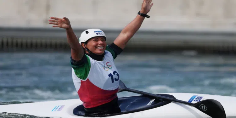 Ana Sátila não conquistou nenhuma medalha, mas conquistou o público com o seu esforço! Ana Sátila recebe férias bancadas por patrocínio da Corona Foto: Luiza Moraes/COB