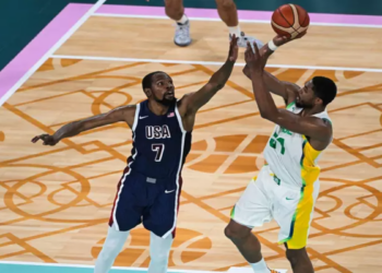 Com destaque nas Olimpíadas, Caboclo pode estar voltando para a maior liga de basquete do mundo (Foto: Damien MEYER / AFP)
