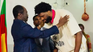 Embiid foi ouro com os EUA e recebeu homenagem no Camarões