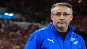 Bolívar perde por 2 a 0, mas técnico afirma: "Possível reverter"