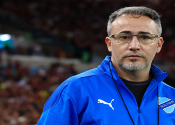 Bolívar perde por 2 a 0, mas técnico afirma: "Possível reverter"