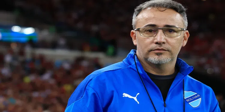 Bolívar perde por 2 a 0, mas técnico afirma: "Possível reverter"