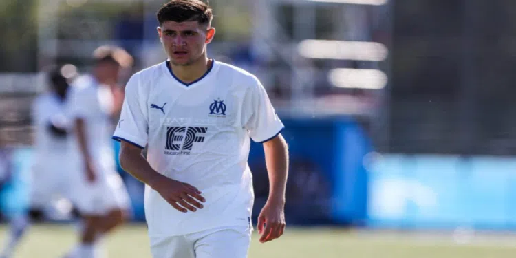 Marselha pune jogador por parabenizar colega? Entenda tudo