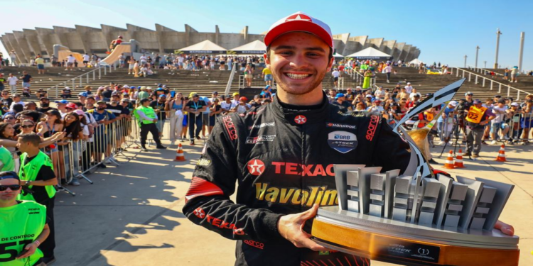 Stock Car BH é vencida por Felipe Baptista e Massa se destaca