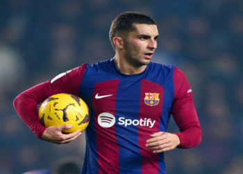 Barcelona pode vender atacante para clube da Premier League